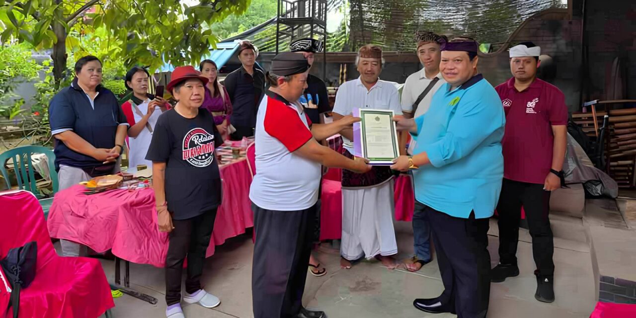 Kemenag Banyuwangi Dorong Konsolidasi dan Serahkan Tanda Daftar Lembaga Dekorda Puskor Hindunesia