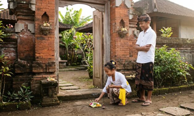 Merawat Tri Hita Karana dari Rumah: Mewariskan Makna Parahyangan Tanpa Doktrin Ketakutan