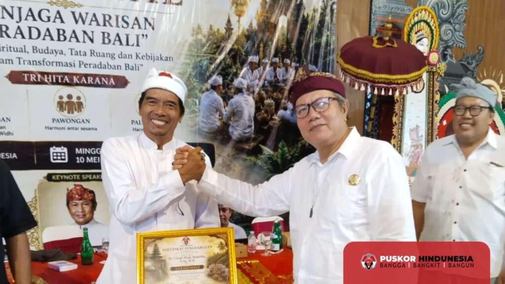 Kakanwil Kemenag Bali Dr I Gusti Made Sunartha Menerima Piagam dari Ketua Umum Dekornas