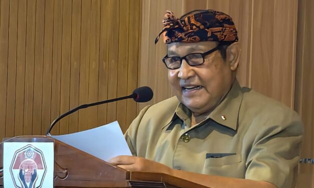 Kawal Peradaban Bali: Mayjen TNI (Purn) Sang Nyoman Suwisma Serukan Sinergi di Seminar Nasional, Diwarnai Kejutan HUT ke-77