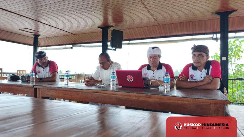 Moderator paling kiri Nyoman Marhaendra yang memandu Sima Krama Bersama Jero Kubayan Bayad