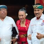 Ni Luh Putu Ary Pertami Djelantik bersama Ketua Panitia Hari Jadi Ke-23 Puskor Hindunesia