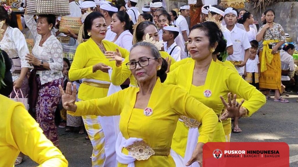 Nitama Puskor Hindunesia yang Menghaturkan Ayahan Tari Mereka