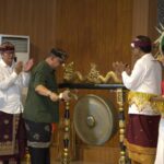 Pembukaan Seminar oleh Gubernur Bali yang diwakili oleh Bapak Gede Suralaga