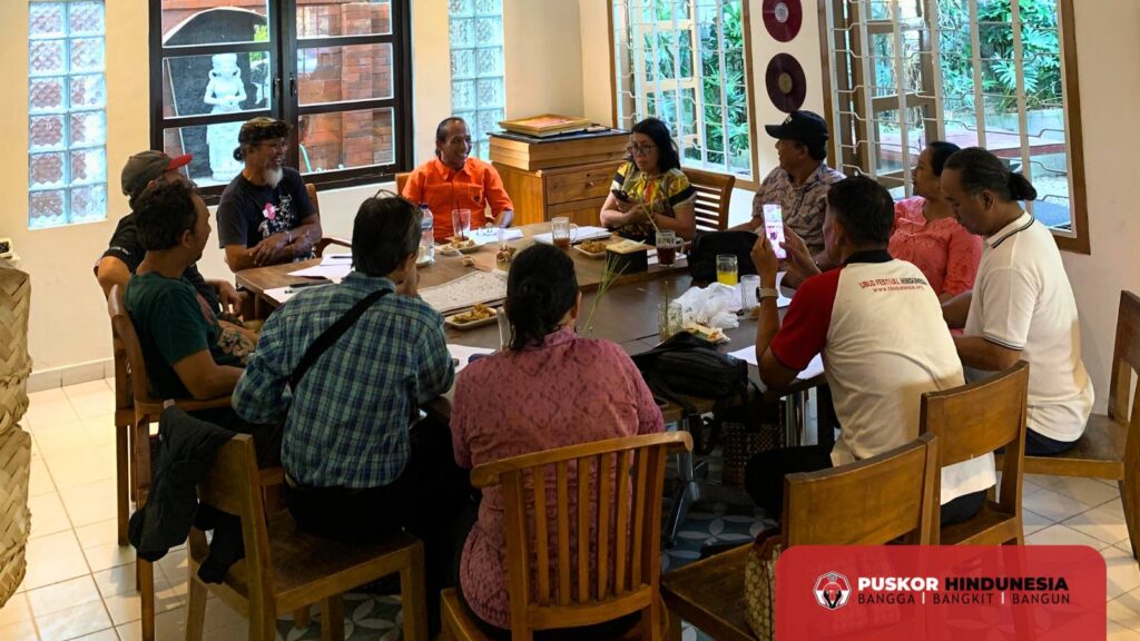 Rapat perdana dilakukan di Nasi Tekor Masa Kini yang merupakan usaha milik Relawan Dharma Puskor Hindunesia