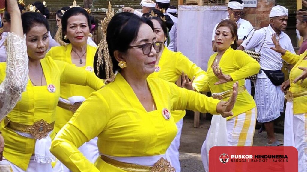 Relawan Dharma Nitama Puskor Hindunesia Dalam Semangat dan Kekhusukan Ayah Ngigel Mereka