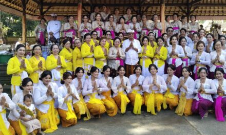 Kolaborasi Sakral: Sekaa Tari Kawitan Dharma Nusantara dan SGI Sekar Puri Ngayah di Pura Samuan Tiga