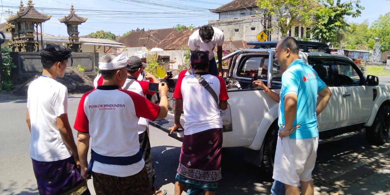 Punia dan Bantuan Logistik Diserahkan Puskor Hindunesia untuk Korban Terdampak Banjir di Jembrana