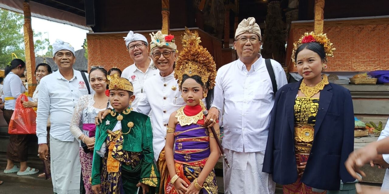 Puskor Hindunesia Hadiri Prosesi Nyenuk di Pura Dalem Balingkang Bersama Tjok Ibah