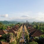 Mengapa Hari Suci Kuningan Umat Hindu Sembahyang Hingga Jam 12.00?