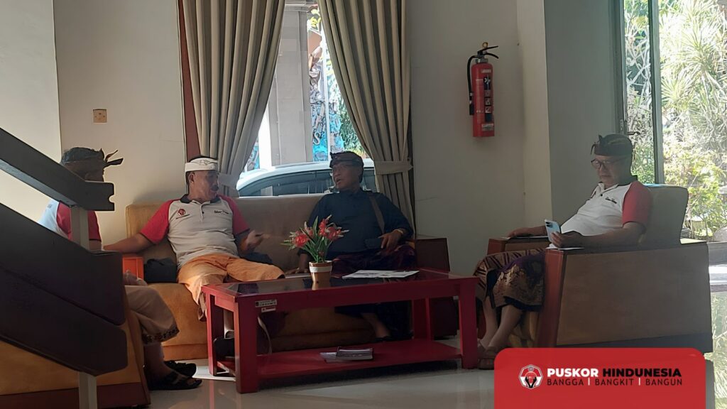 Panitia Gerbang Nusantara 2026 bersama Ketua Umum Puskor Hindunesia di Ruang Tunggu