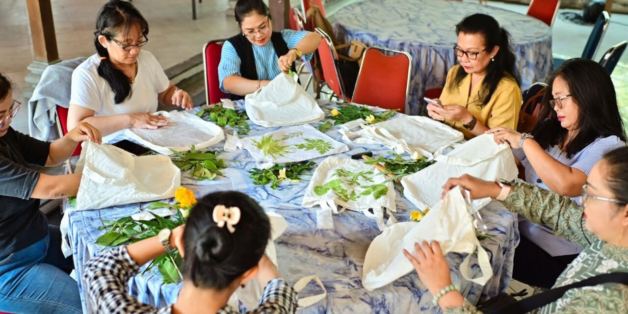 Pemberdayaan Perempuan Melalui Workshop Ecoprint di Festival Gerbang Nusantara 2026