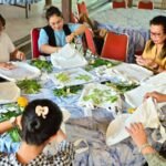 Keseruan Workshop Ecoprint bersama Ibu-Ibu