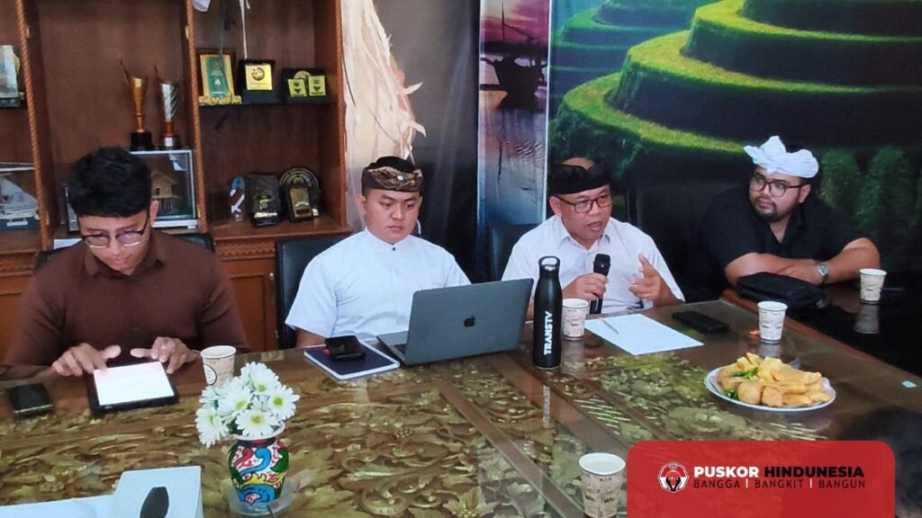 Management Hearline FM Bali yang Diwakili Oleh Penanggung Jawabnya (kiri) Saudara Mikha
