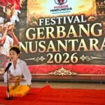 Peserta mekidung sedang berlomba