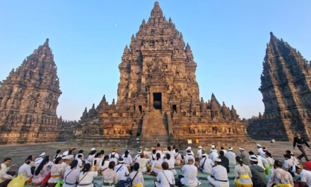 Renungan Dharma: Keutamaan dan Manfaat Dana Punia bagi Sang Dermawan Menurut Kitab Suci Hindu