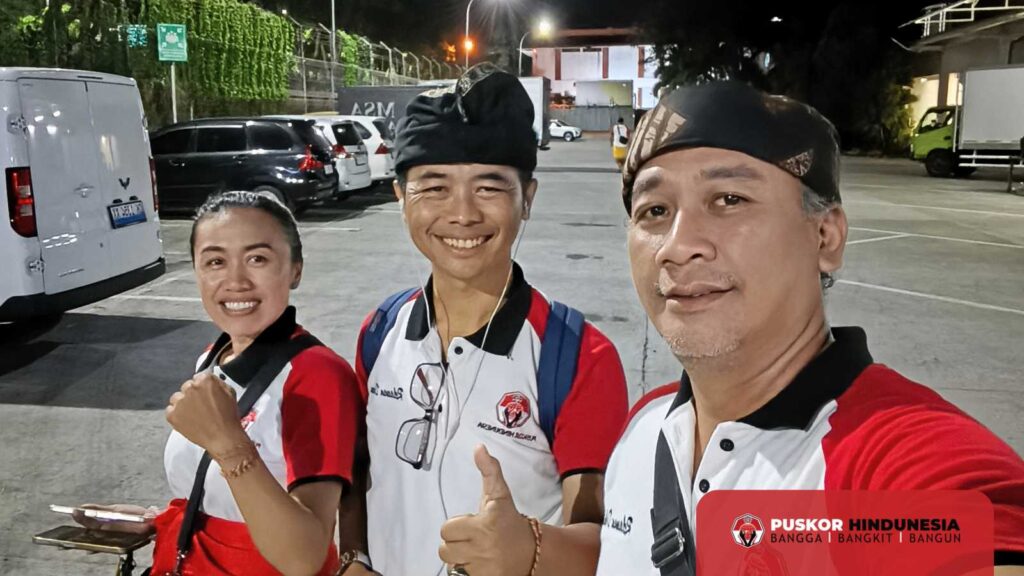 Romo Kasmadi (tengah) bersama Ibu Dayu Inten (kiri) dan Gde Wibisana Singgih (kanan)