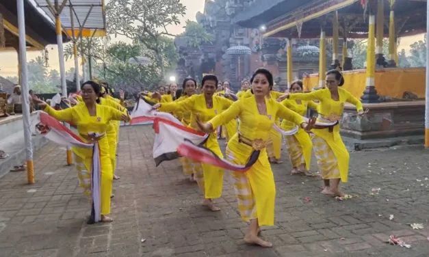 Sekaa Kawitan Dharma Nusantara Ngayah Menari di Pura Kahyangan Jagat Bukit Dharma Durga Kutri – Diiringi Sekaa Gong Istri Sekar Puri Geriya Petak Gianyar