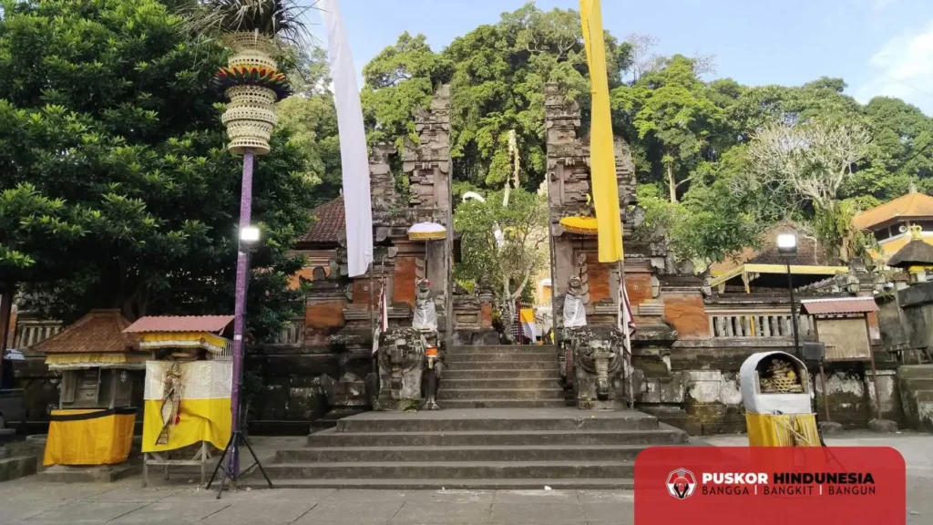 Sekaa Kawitan Dharma Nusantara Sembahyang Bersama di Pura Kahyangan Jagat Dharma Durga Kutri