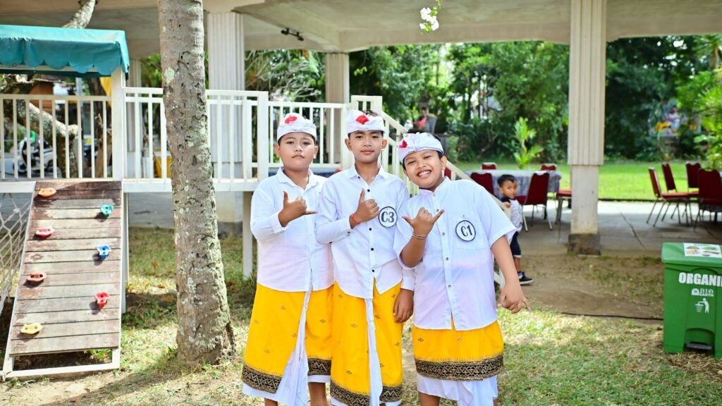 Trio Putra Bali peserta Lomba Mekidung