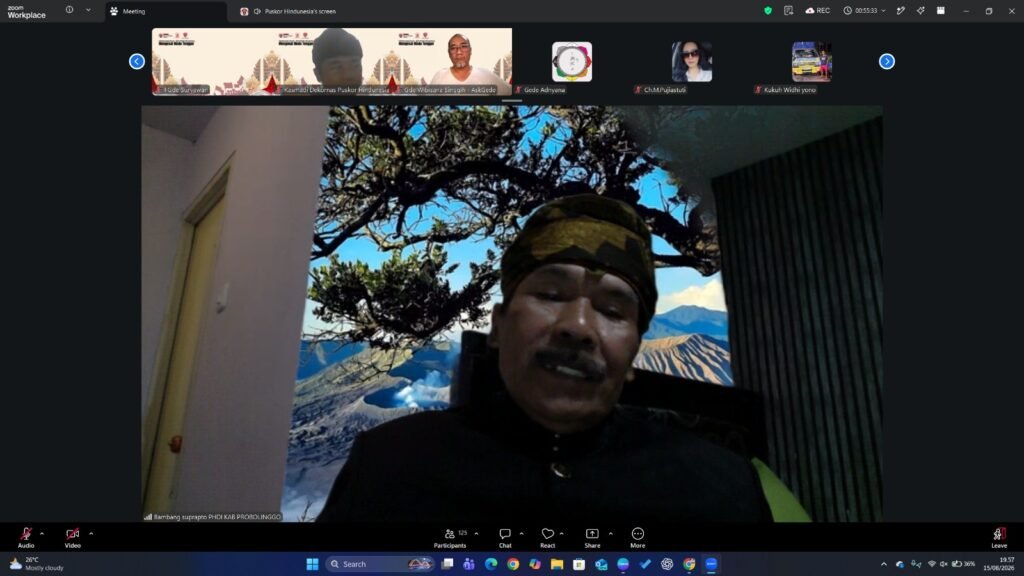 Bambang Suprapto sedang memberikan materi mendalam terkait Mengenal Hindu di Tengger