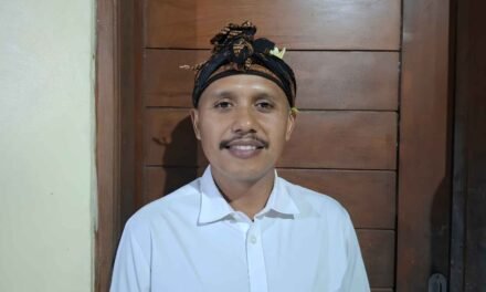 Profil I Made Suyasa: Dedikasi Tanpa Henti Melestarikan Aksara Bali Kuno dan Sastra Leluhur Nusantara