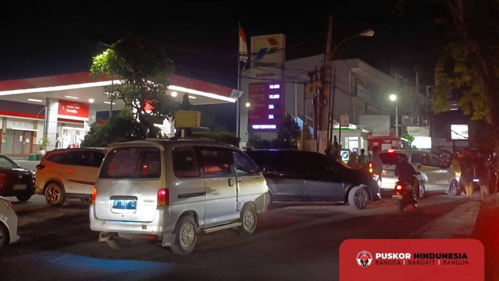 Antrian terjadi dari Depan Damkar Perumahan Dalung dan Arah Sebaliknya Menuju Ke SPBU 54-803-22