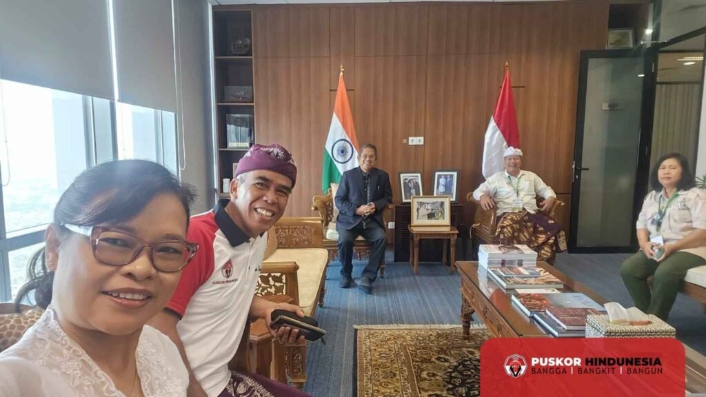 Berfoto Bersama Tim Puskor Hindunesia Sebelum Duta Besar India dan Tim Bergabung