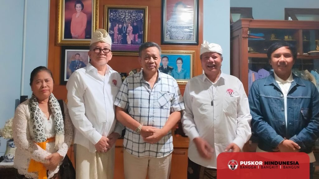 Foto Bersama Dewan Pembina dan Ketua Umum Dekornas Puskor Hindunesia Bersama Marsekal TNI (Purn) Ida Bagus Putu Dunia