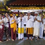 Ketua Puskor Hindunesia Berfoto Bersama Ida Pedanda Gede Arsa Dharma
