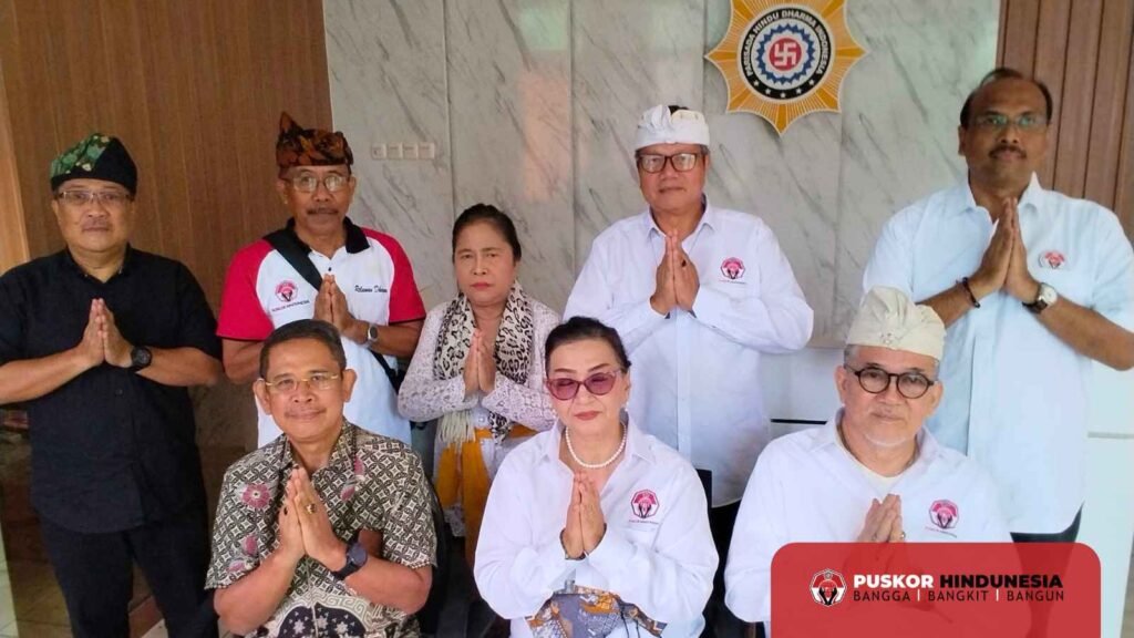 Ketua Umum Dekornas Pusat Koordinasi Hindu Indonesia Bersama Tim