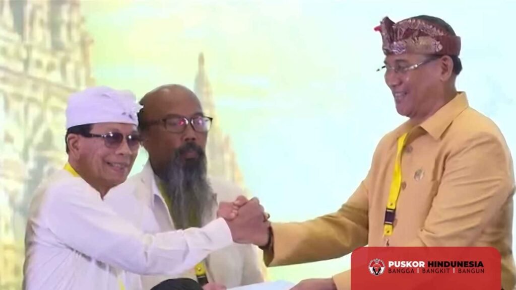Kolonel Infanteri Purn I Nengah Dana SAg - Menerima SK Penetapan Kepengurusan Sabha Walaka di Mahasabha XIII 2026