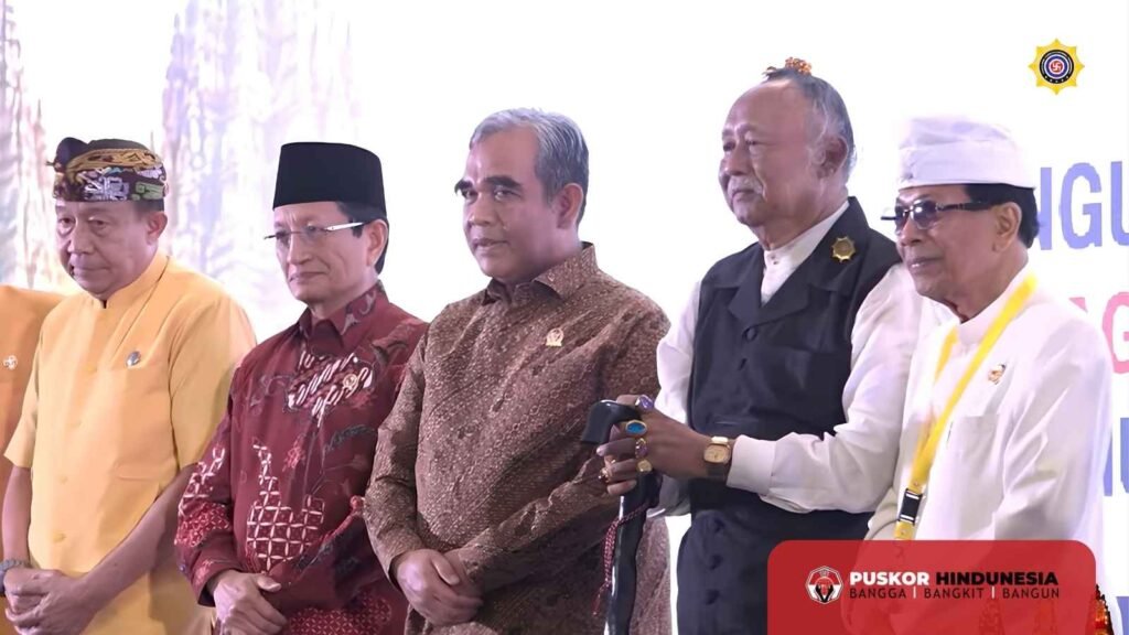 Kolonel Infanteri Purn I Nengah Dana - paling kanan- berfoto bersama Menteri Agama - Ketua MPR-RI