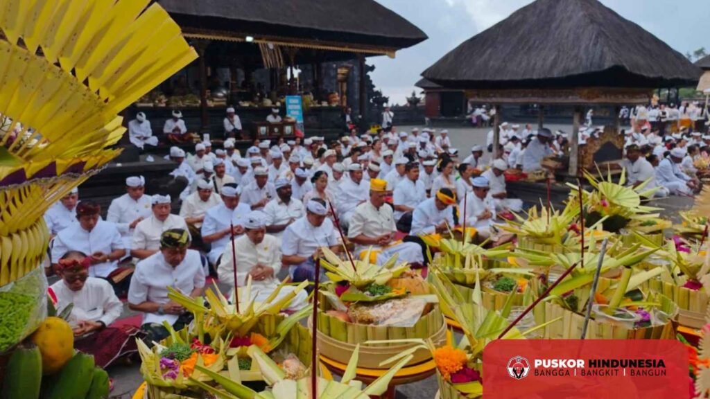 Penataran Agung Besakih - Persembahyangan Bersama Pengurus PHDI Pusat