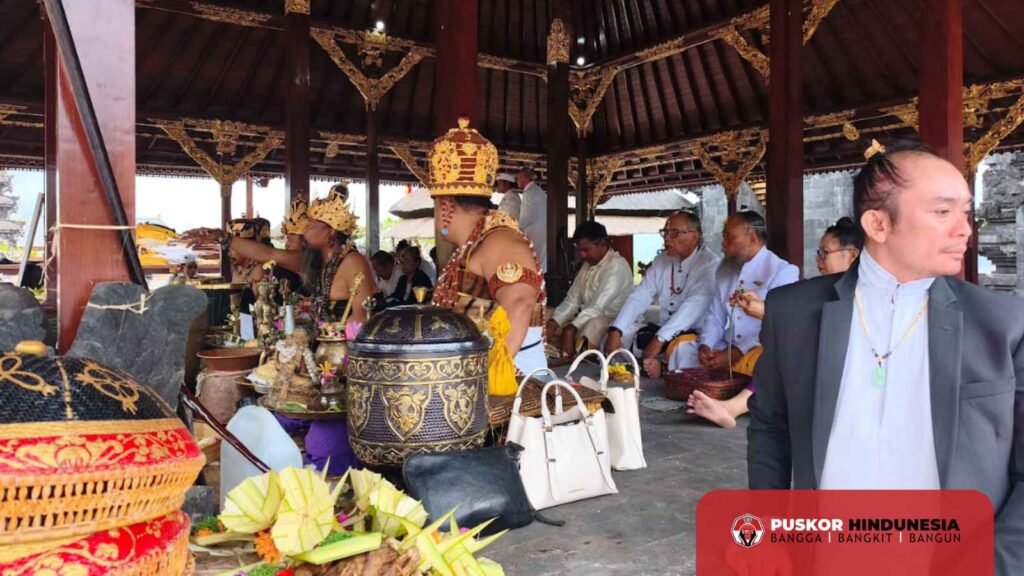Penataran Agung Besakih - Sulinggih Sane Muput dan Nyaksi Prosesi Upacara Mejaya-Jaya Pengurus Pusat PHDI
