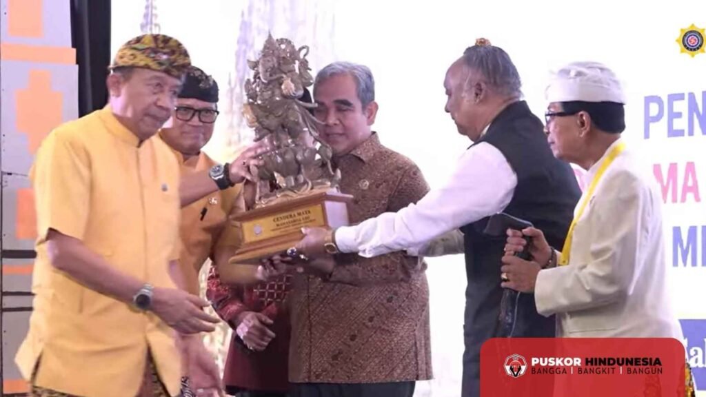 Penyerahan Cinderamatan Kepada Ketua MPRRI dan Menteri Agama
