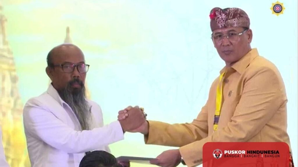 Penyerahan Keputusan Sidang kepada Ketua Dharma Adhyaksa