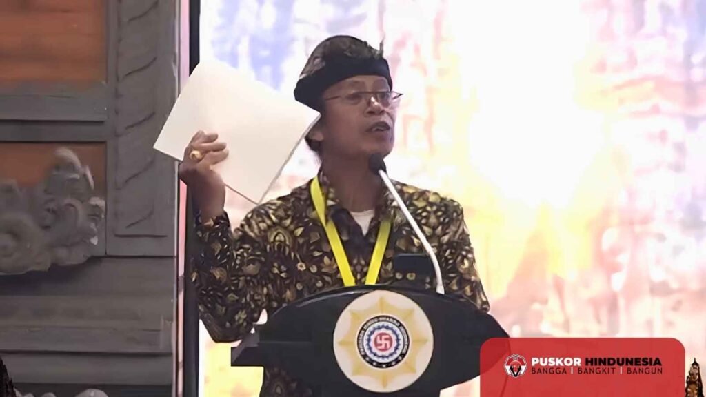 Perwakilan PHDI Utusan Daerah Menyampaikan Tanggapannya