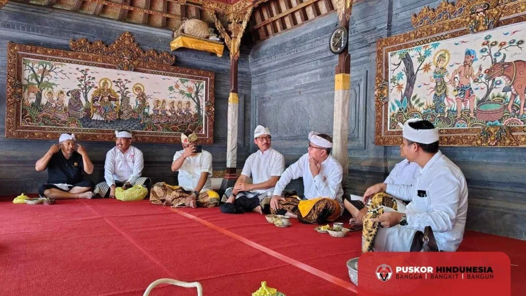 Relawan Dharma Puskor Hindunesia Bercengkrama Dengan Tokoh Setempat