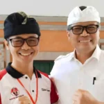 Romo Kasmadi berfoto bersama Letjen TNI (Purn) I Nyoman Cantiasa