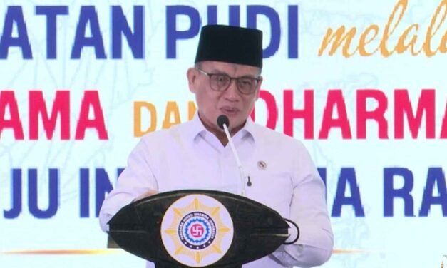 Wamen Agama Resmi Tutup Mahasabha XIII PHDI: Puji Transisi Demokratis dan Titipkan Tiga Pesan Kebangsaan