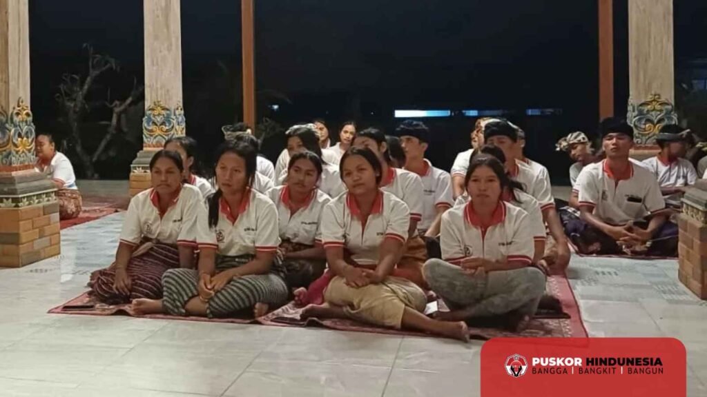 Yowana mendengarkan Pengalaman Ketua Pengurus Harian PHDI